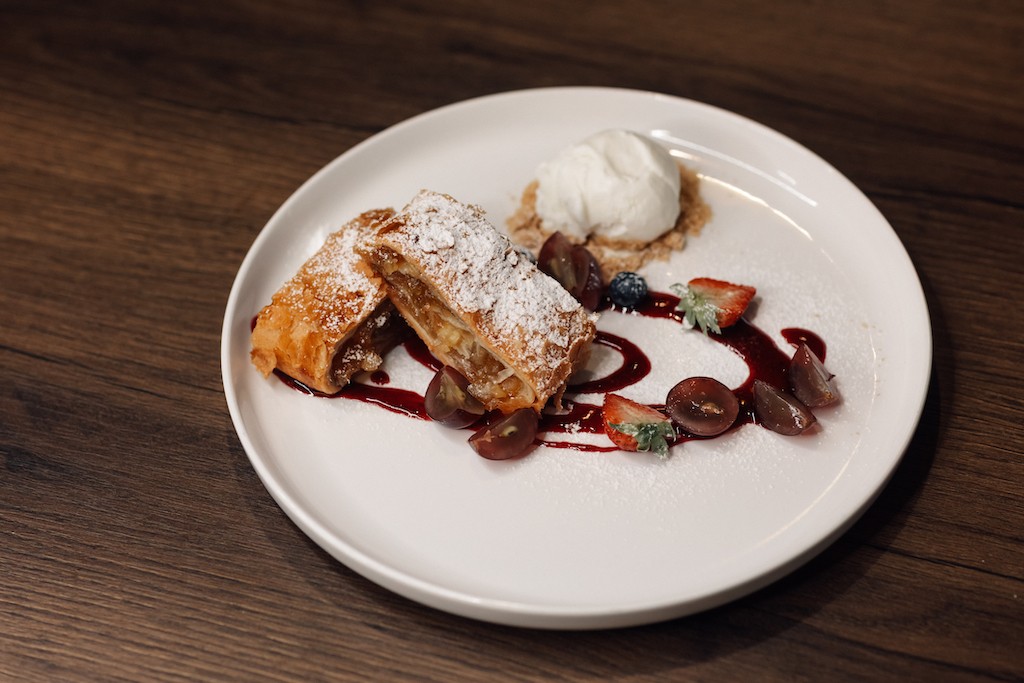 Apple strudel